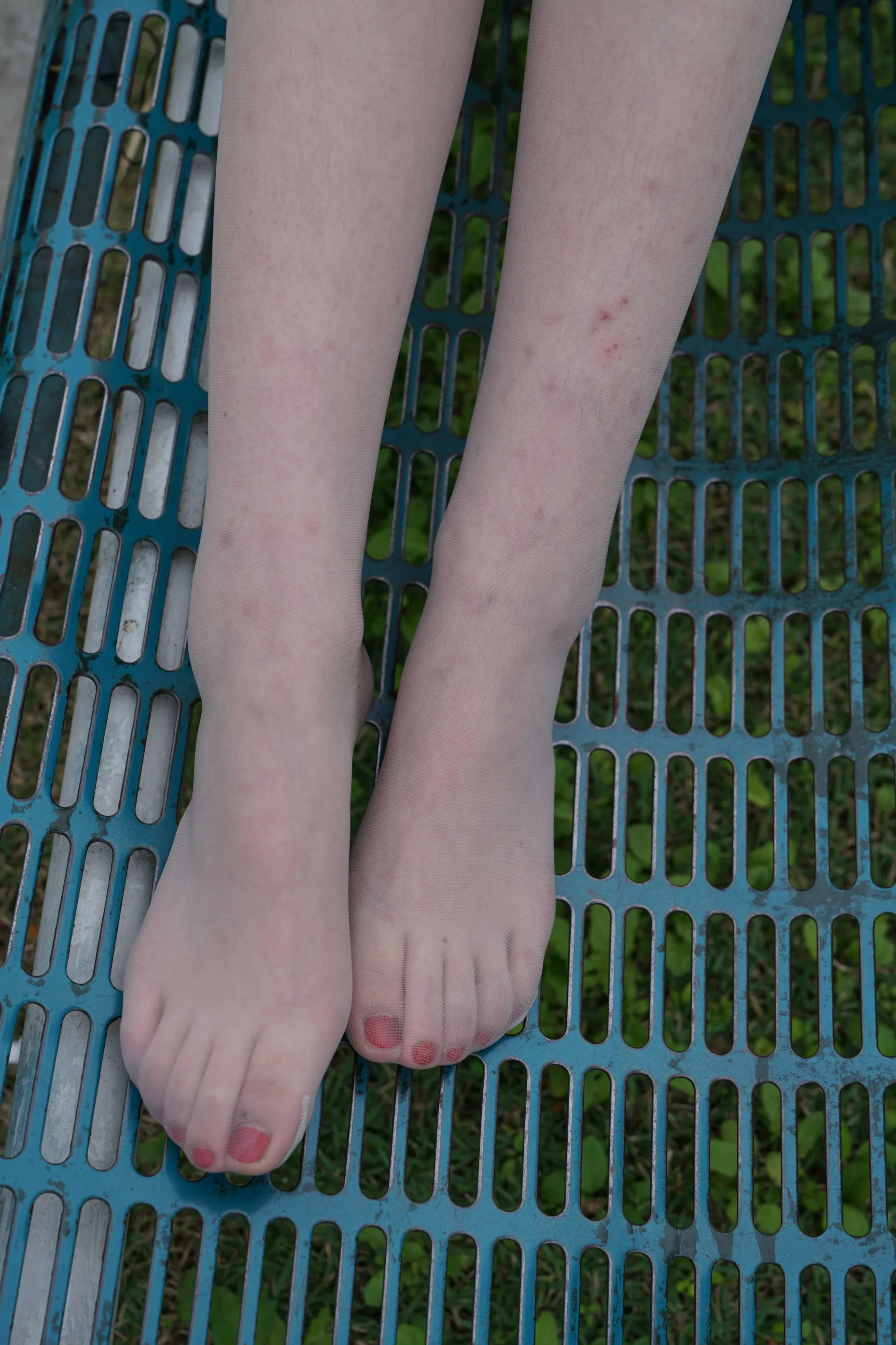 [Mzsock] NO.022 Xiao Zhang picks up a conversation with a high school student in the park and takes a direct photo of her silky feet street photography#[58P]-10