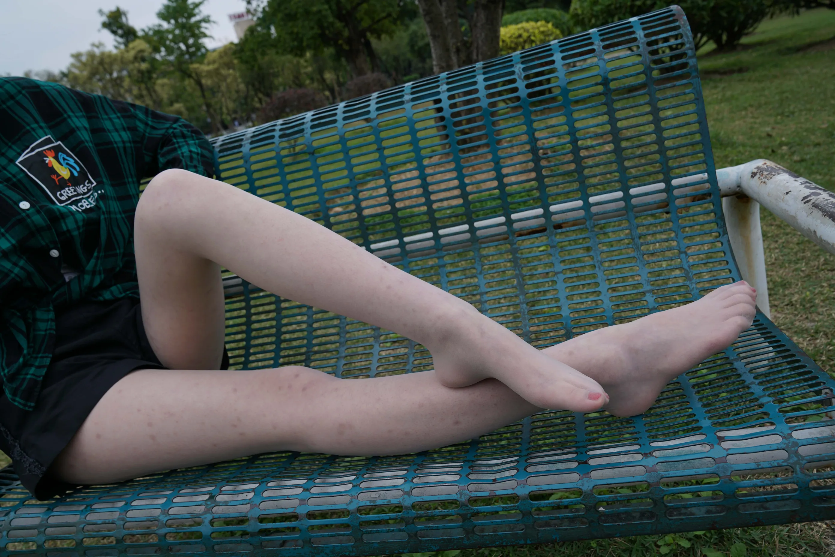 [Mzsock] NO.022 Xiao Zhang picks up a conversation with a high school student in the park and takes a direct photo of her silky feet street photography#[58P]-8