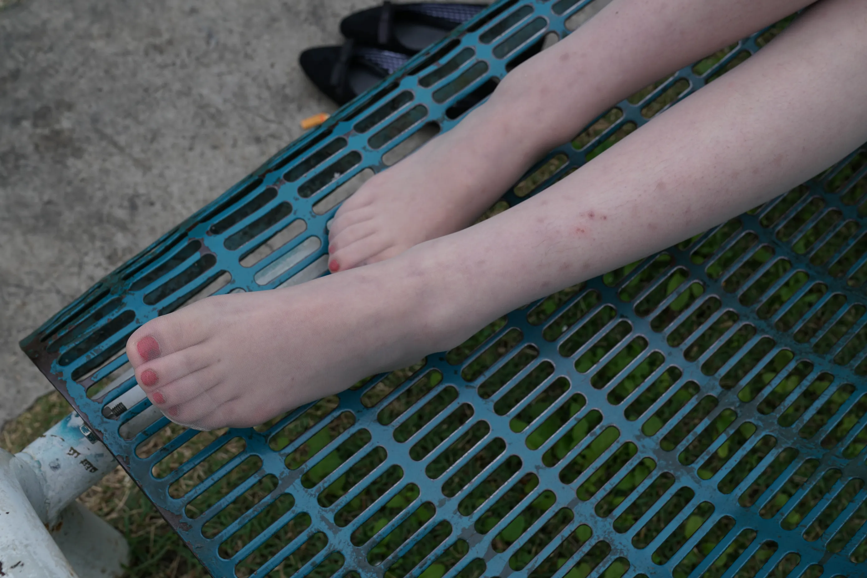 [Mzsock] NO.022 Xiao Zhang picks up a conversation with a high school student in the park and takes a direct photo of her silky feet street photography#[58P]-7