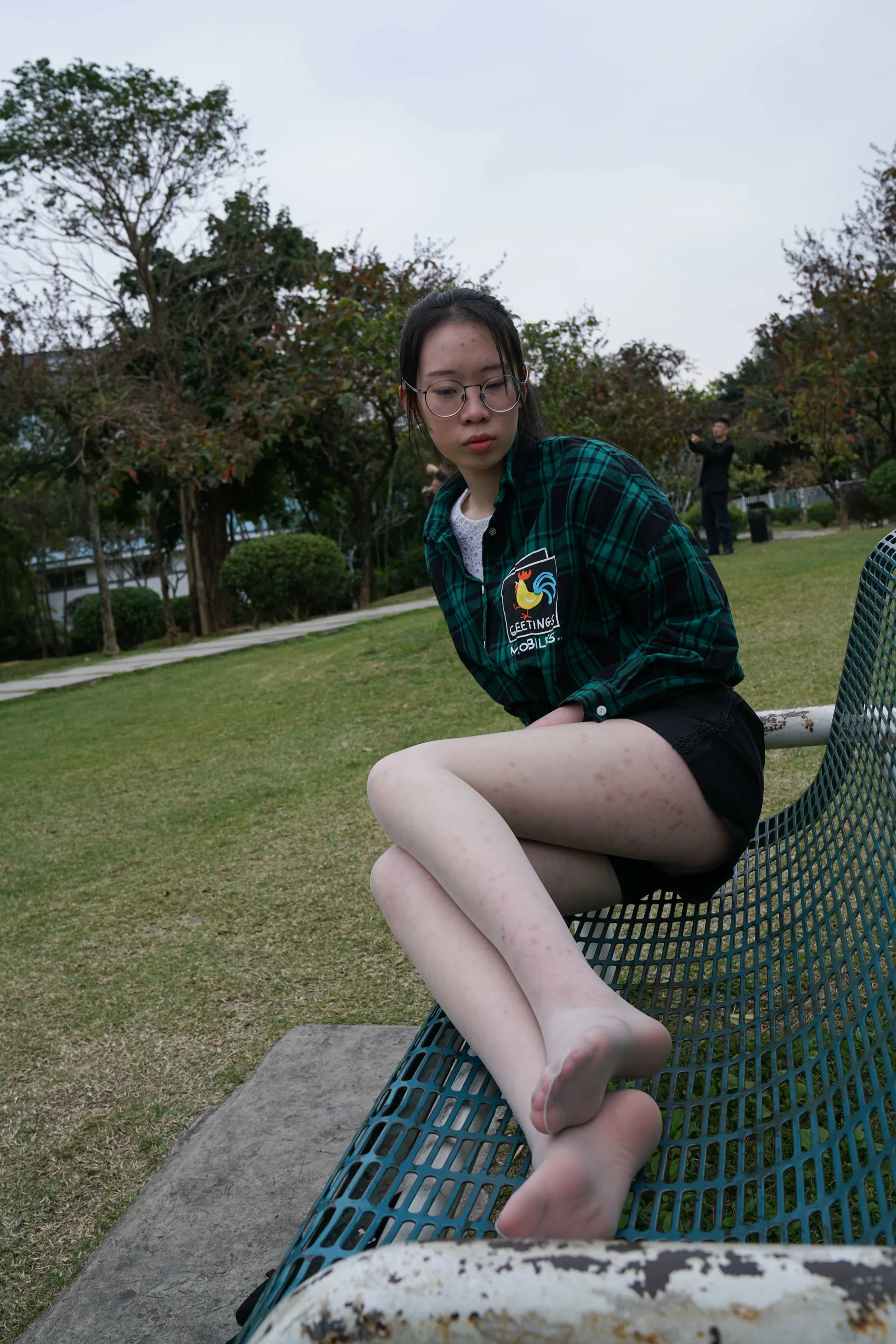 [Mzsock] NO.022 Xiao Zhang picks up a conversation with a high school student in the park and takes a direct photo of her silky feet street photography#[58P]-6