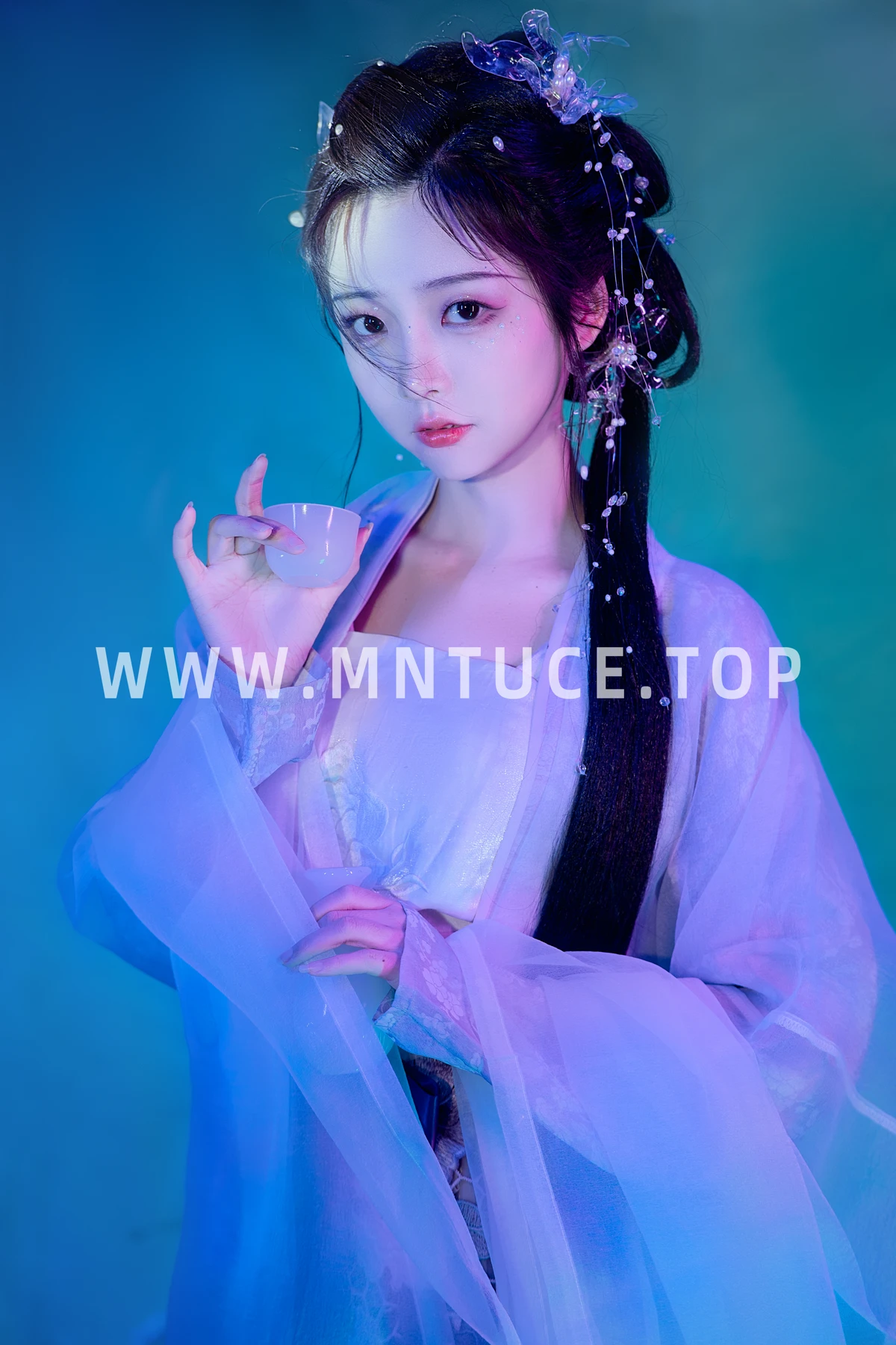 [YITUYU] 2023.01.10 Vol.2885 – She is that touch of blue Cat in arms ovo#[23P]-1