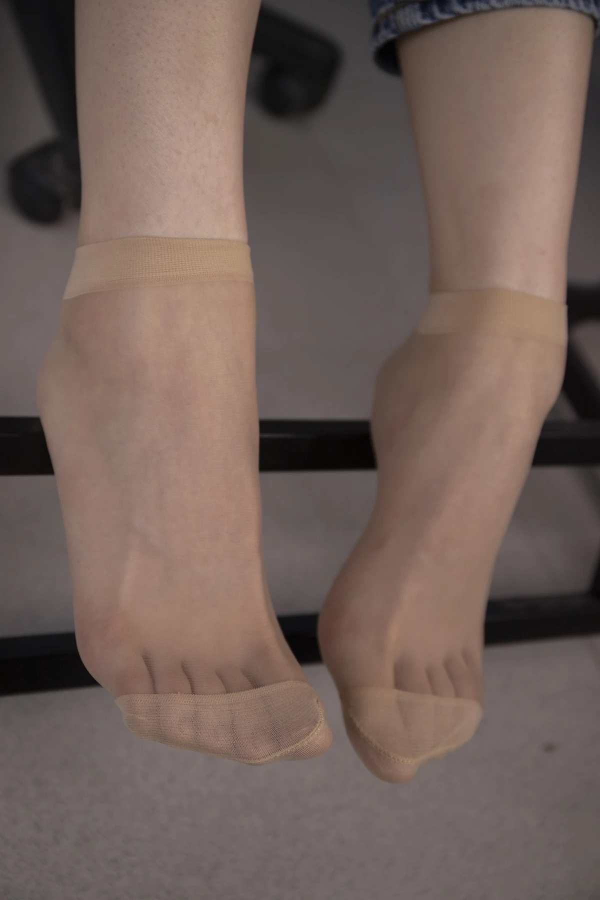 [Mzsock] NO.033 Beauty Xiaoyun shows off her beautiful feet in the office, her big feet are so beautiful Southern football skills#[107P]-3