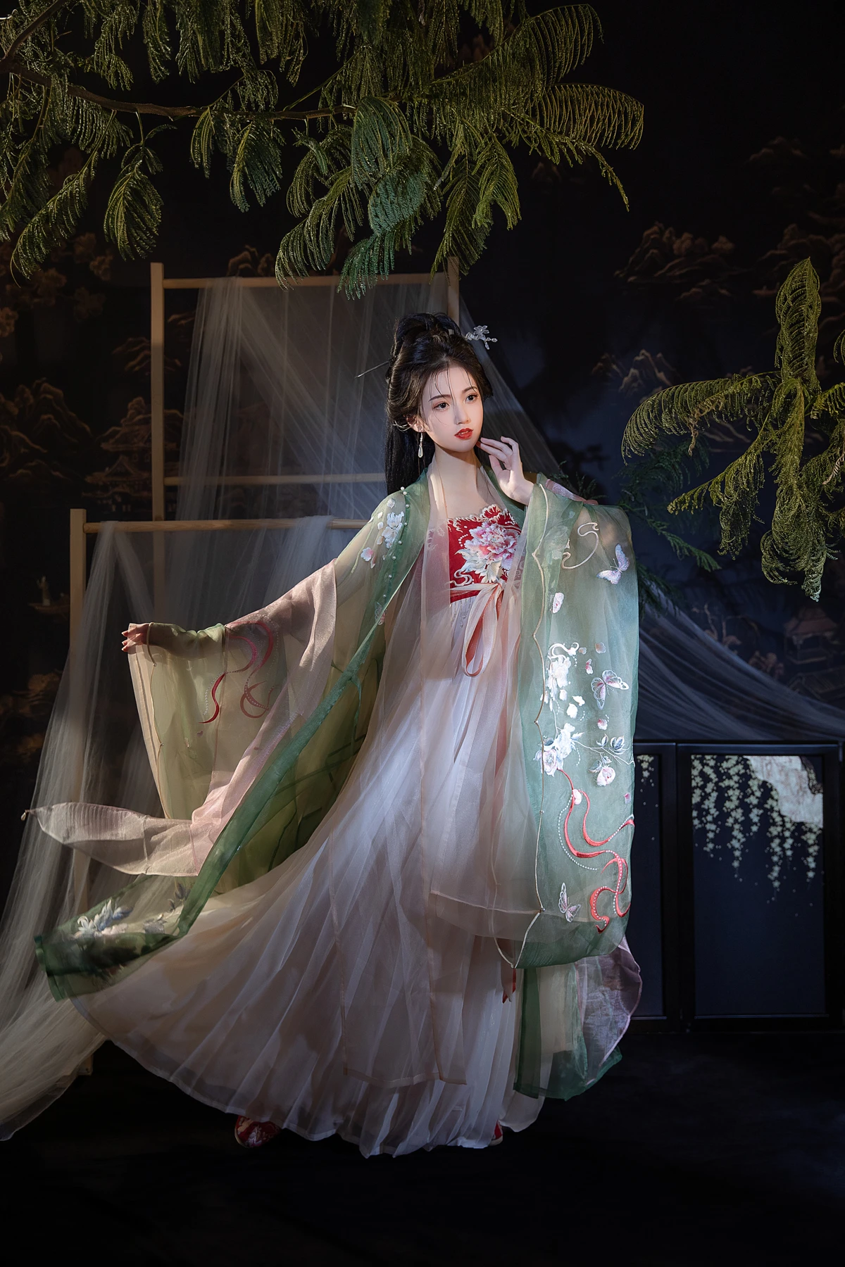 [YITUYU] 2023.03.09 Vol.3035 The garden is green Fat Qi#[31P]-1