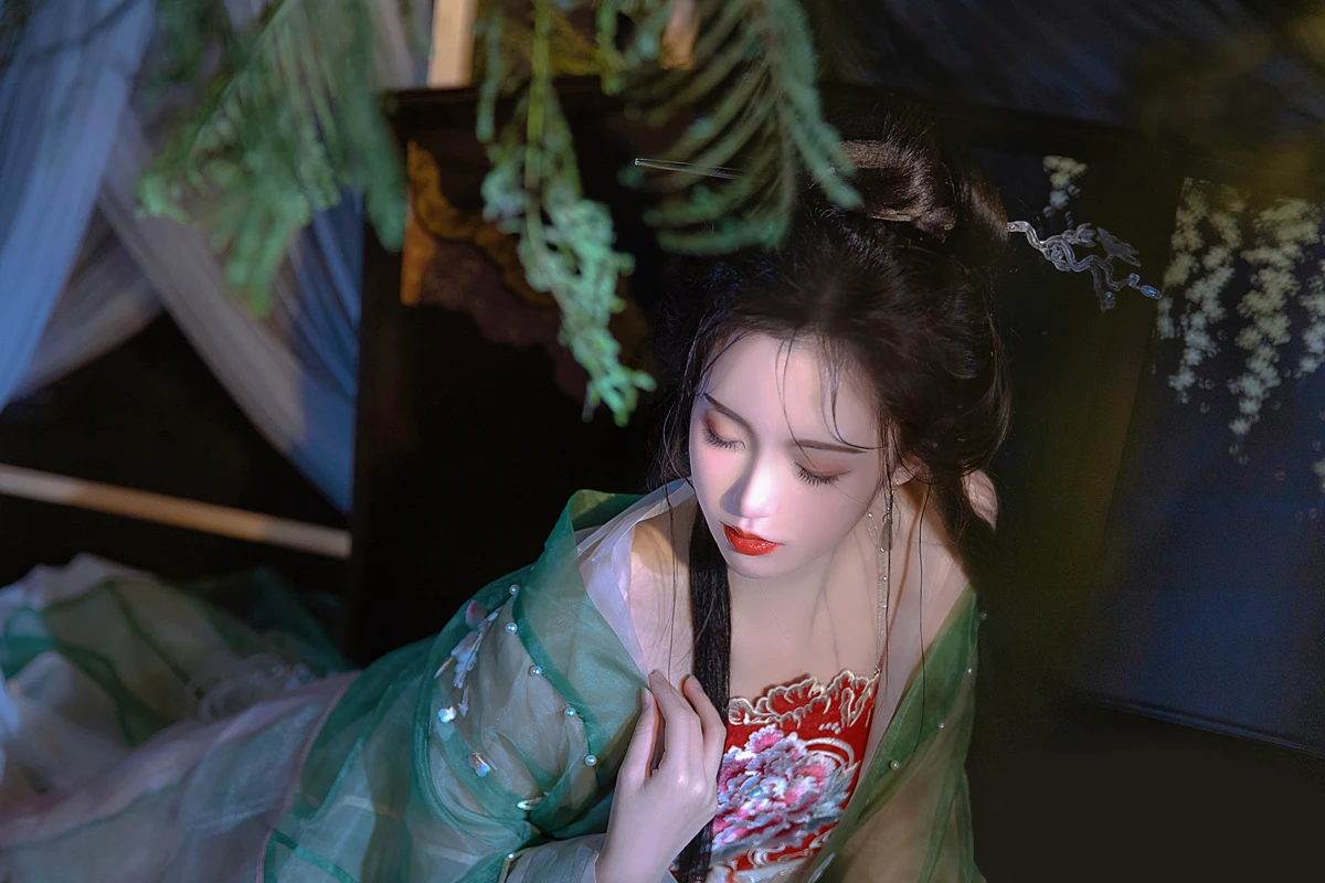 [YITUYU] 2023.03.09 Vol.3035 The garden is green Fat Qi#[31P]-1