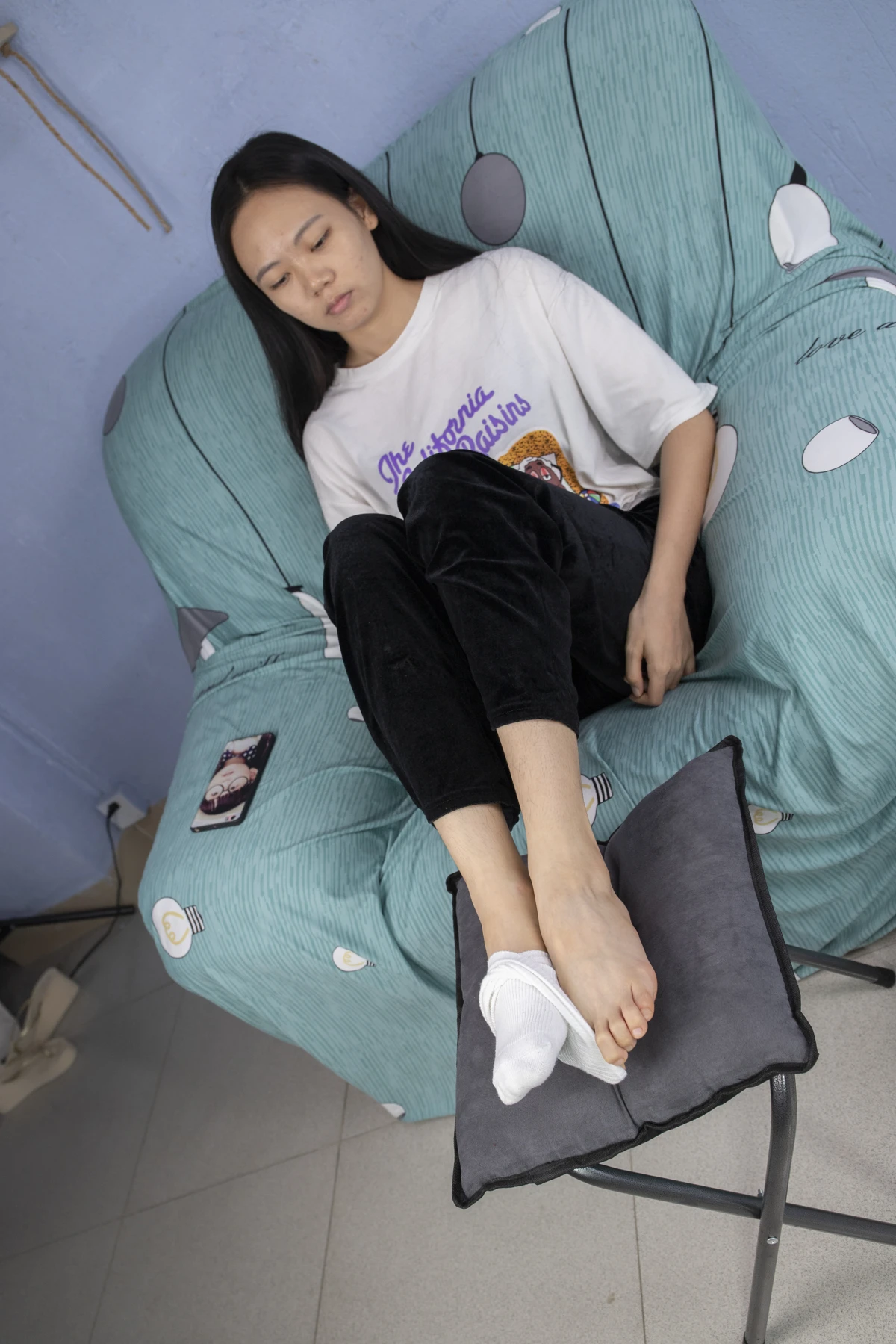 [Mzsock] NO.032 Xiaoyi, a beauty with athlete’s foot, plays with the socks she hasn’t changed for several days, the smell is so strong Southern football skills#[93P]-1
