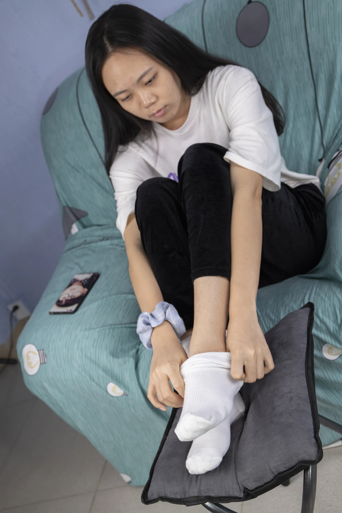[Mzsock] NO.032 Xiaoyi, a beauty with athlete’s foot, plays with the socks she hasn’t changed for several days, the smell is so strong Southern football skills#[93P]-7
