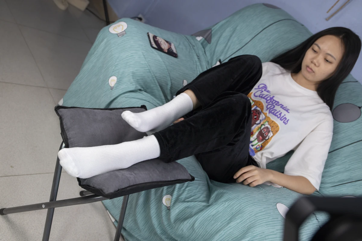 [Mzsock] NO.032 Xiaoyi, a beauty with athlete’s foot, plays with the socks she hasn’t changed for several days, the smell is so strong Southern football skills#[93P]-8