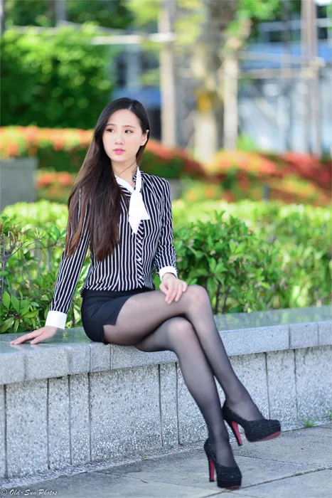 [Mzsock] NO.026 Beautiful model Xiaomi’s new secretary black silk professional attire street photography#[50P]-1