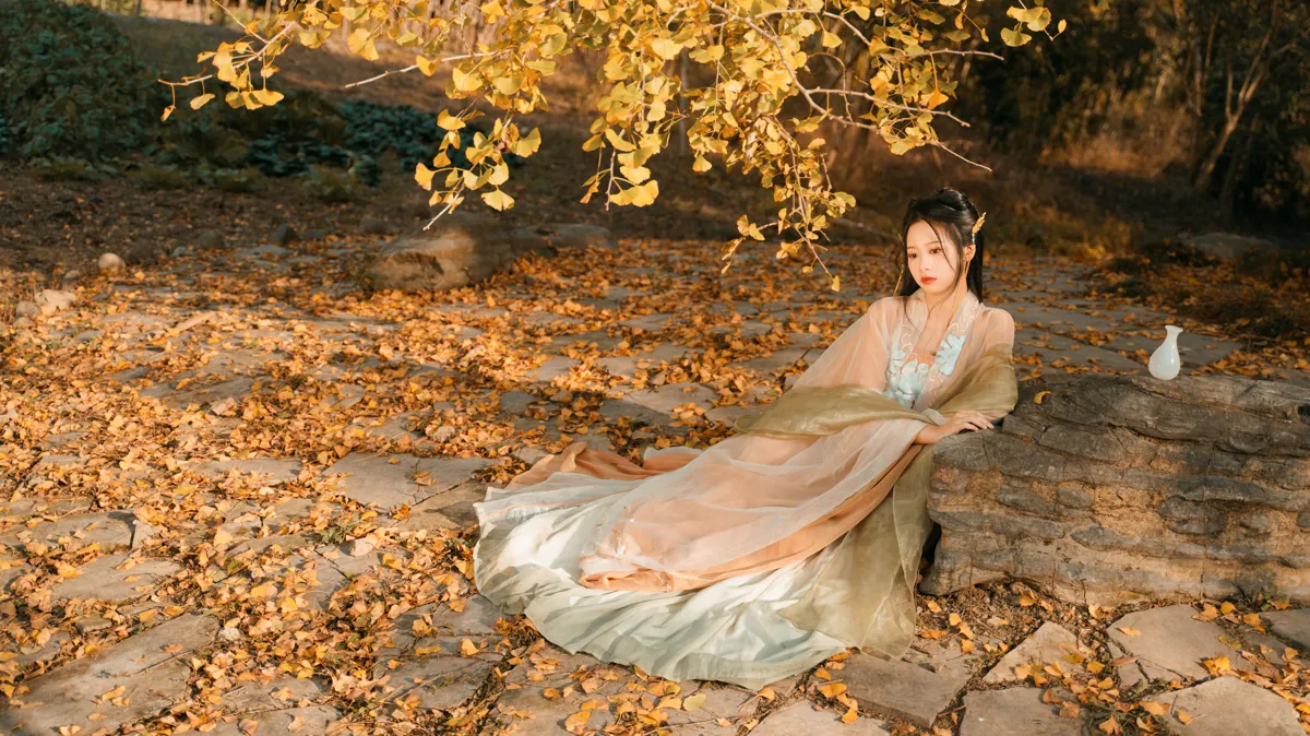 [YITUYU] 2022.12.12 Vol.2664 – Under the Ginkgo Tree Wangwang Xiaoxiaoshu#[39P]-1