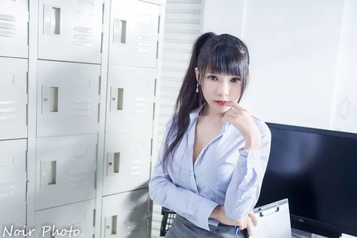 [Mzsock] NO.072 Yishuang OL black stockings high heels beautiful legs outdoor shooting street photography#[37P]-1