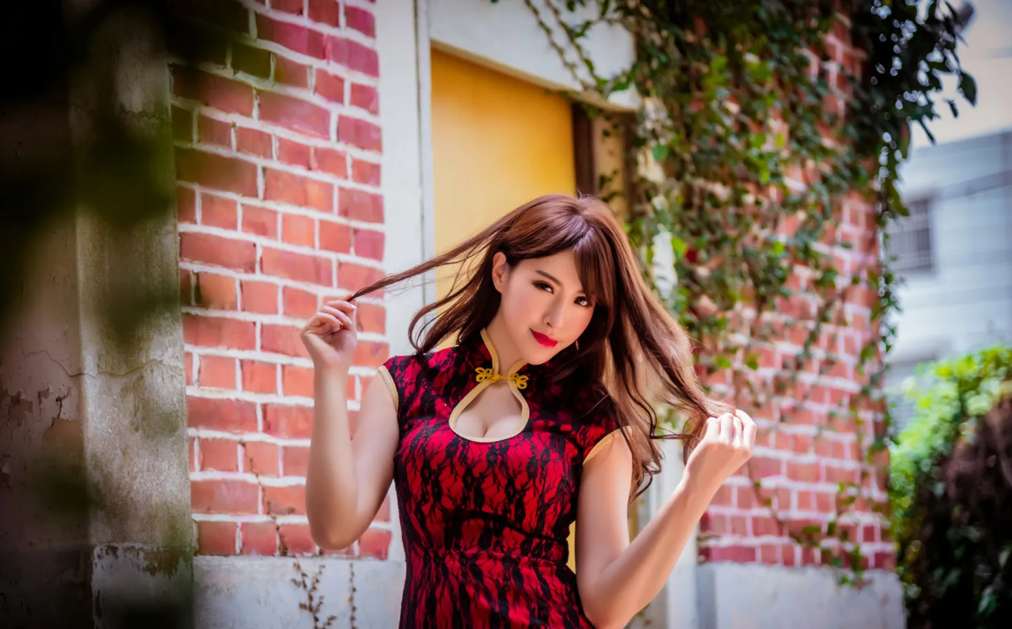 [Mzsock] NO.177 Wu Yuqi Red Flower Short Cheongsam High Heels Beautiful Legs street photography#[105P]-3