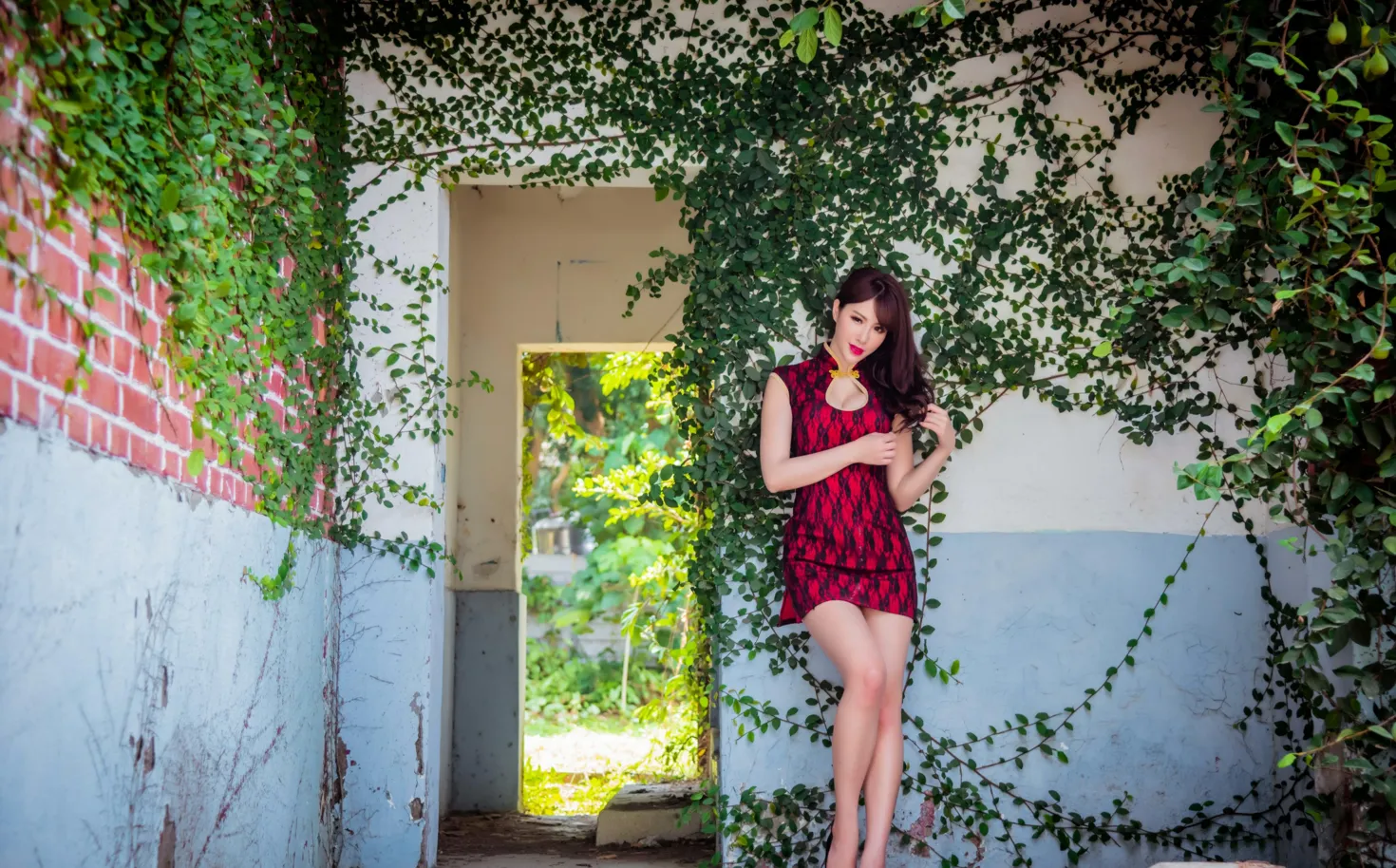 [Mzsock] NO.177 Wu Yuqi Red Flower Short Cheongsam High Heels Beautiful Legs street photography#[105P]-3