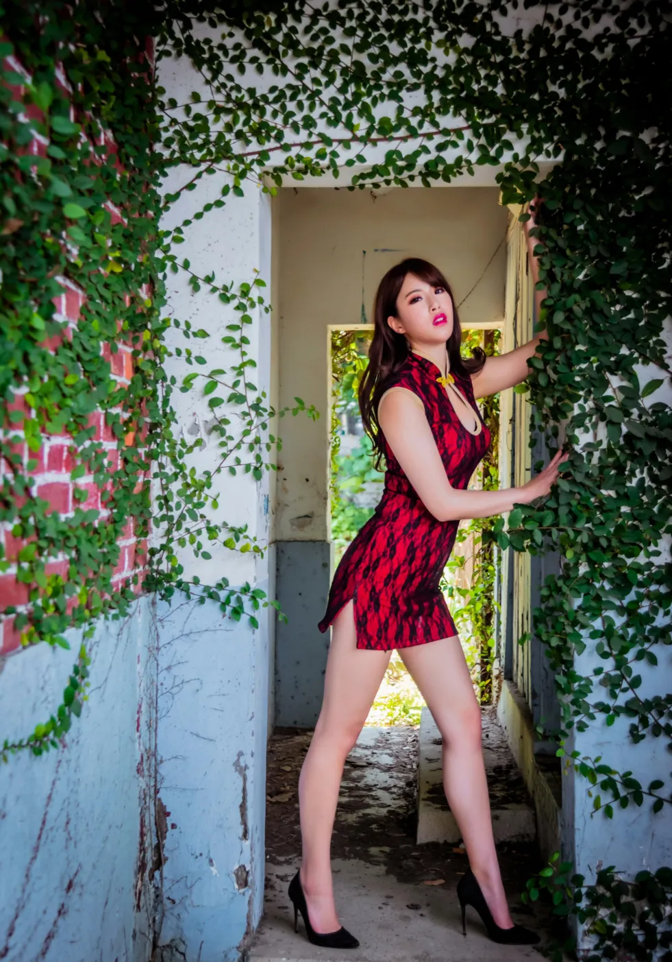 [Mzsock] NO.177 Wu Yuqi Red Flower Short Cheongsam High Heels Beautiful Legs street photography#[105P]-9