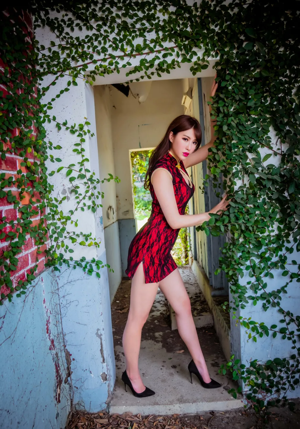 [Mzsock] NO.177 Wu Yuqi Red Flower Short Cheongsam High Heels Beautiful Legs street photography#[105P]-10