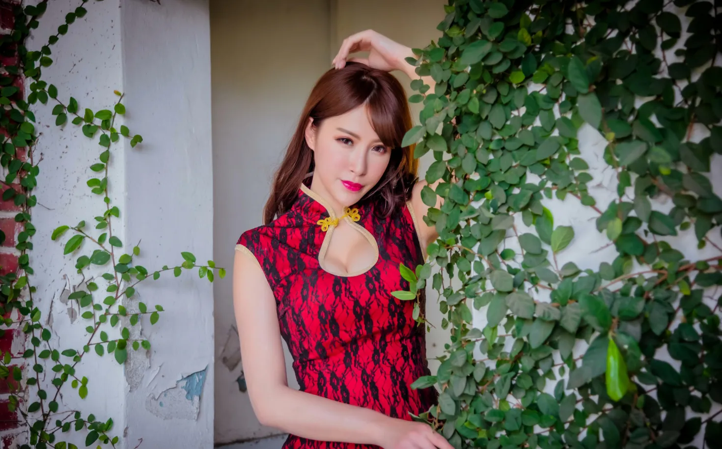 [Mzsock] NO.177 Wu Yuqi Red Flower Short Cheongsam High Heels Beautiful Legs street photography#[105P]-3