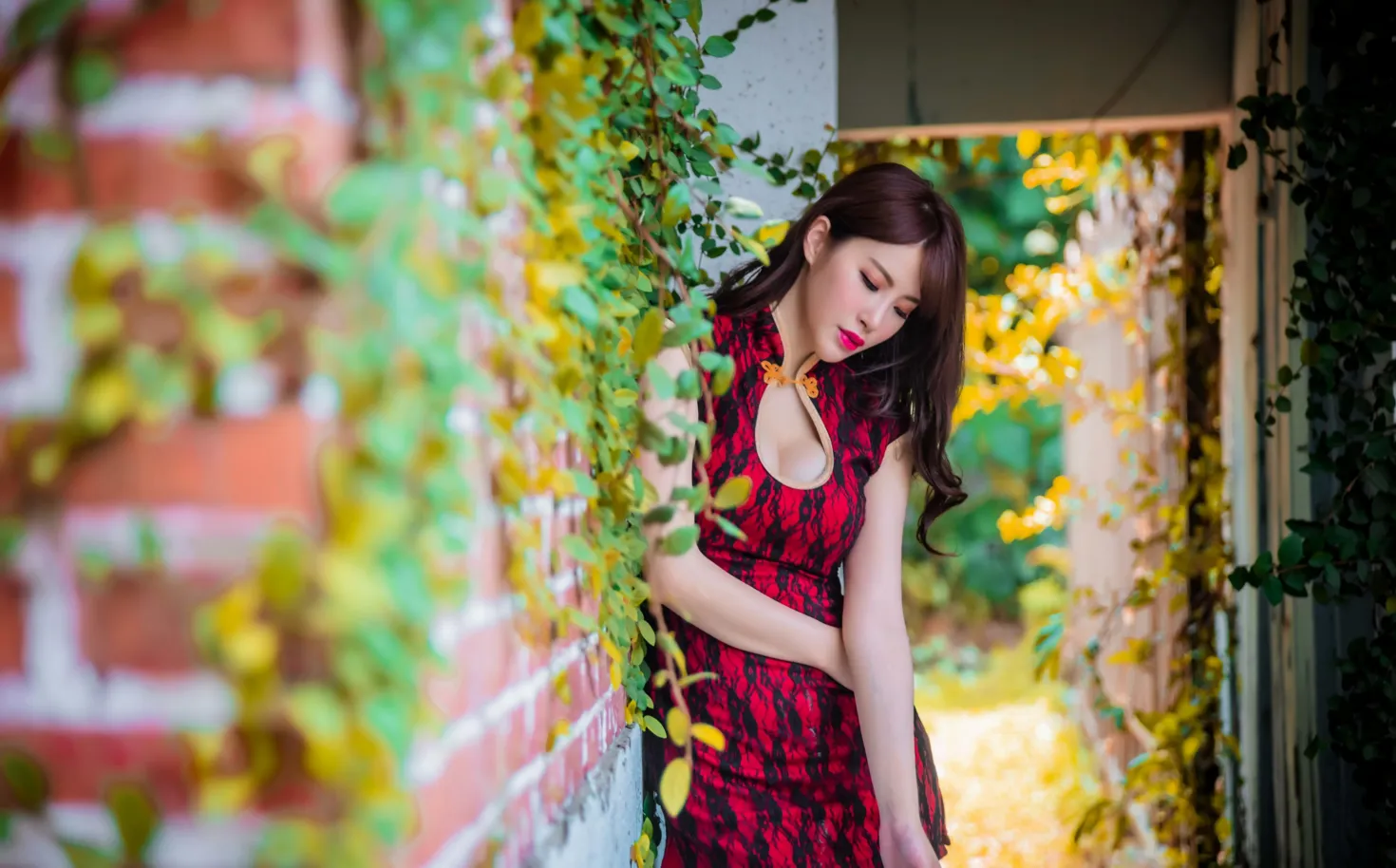 [Mzsock] NO.177 Wu Yuqi Red Flower Short Cheongsam High Heels Beautiful Legs street photography#[105P]-5