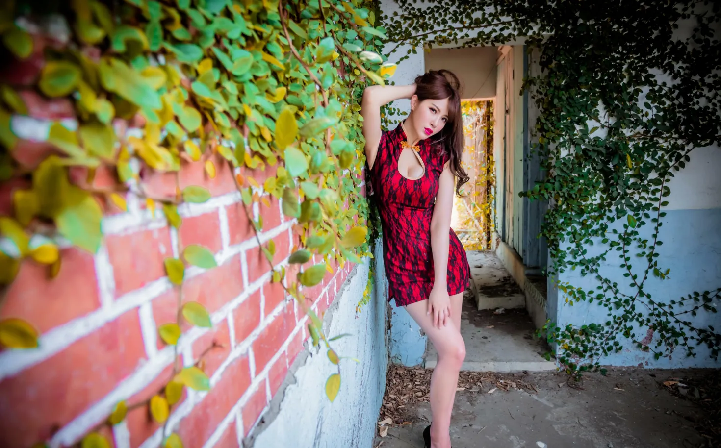 [Mzsock] NO.177 Wu Yuqi Red Flower Short Cheongsam High Heels Beautiful Legs street photography#[105P]-7