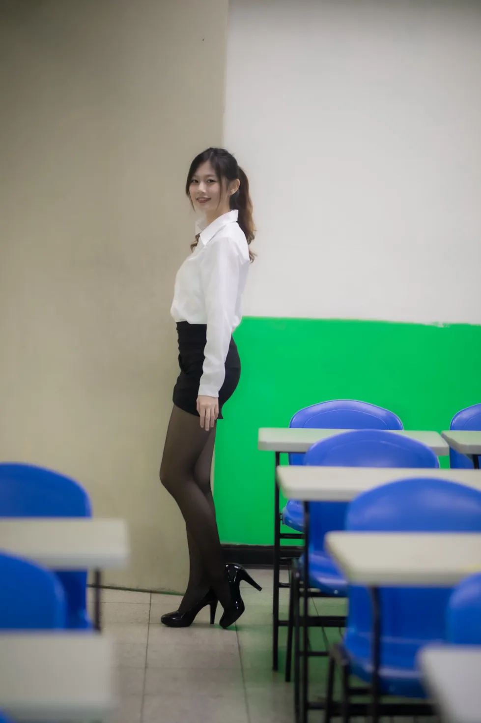 [Mzsock] NO.128 Dolly Liu OL black silk high heels beautiful legs street photography#[31P]-10