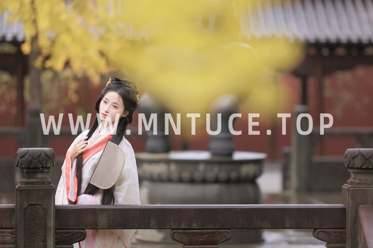 [YITUYU] 2023.01.10 Vol.2886 – Ginkgo in the Rain #[24P]-1