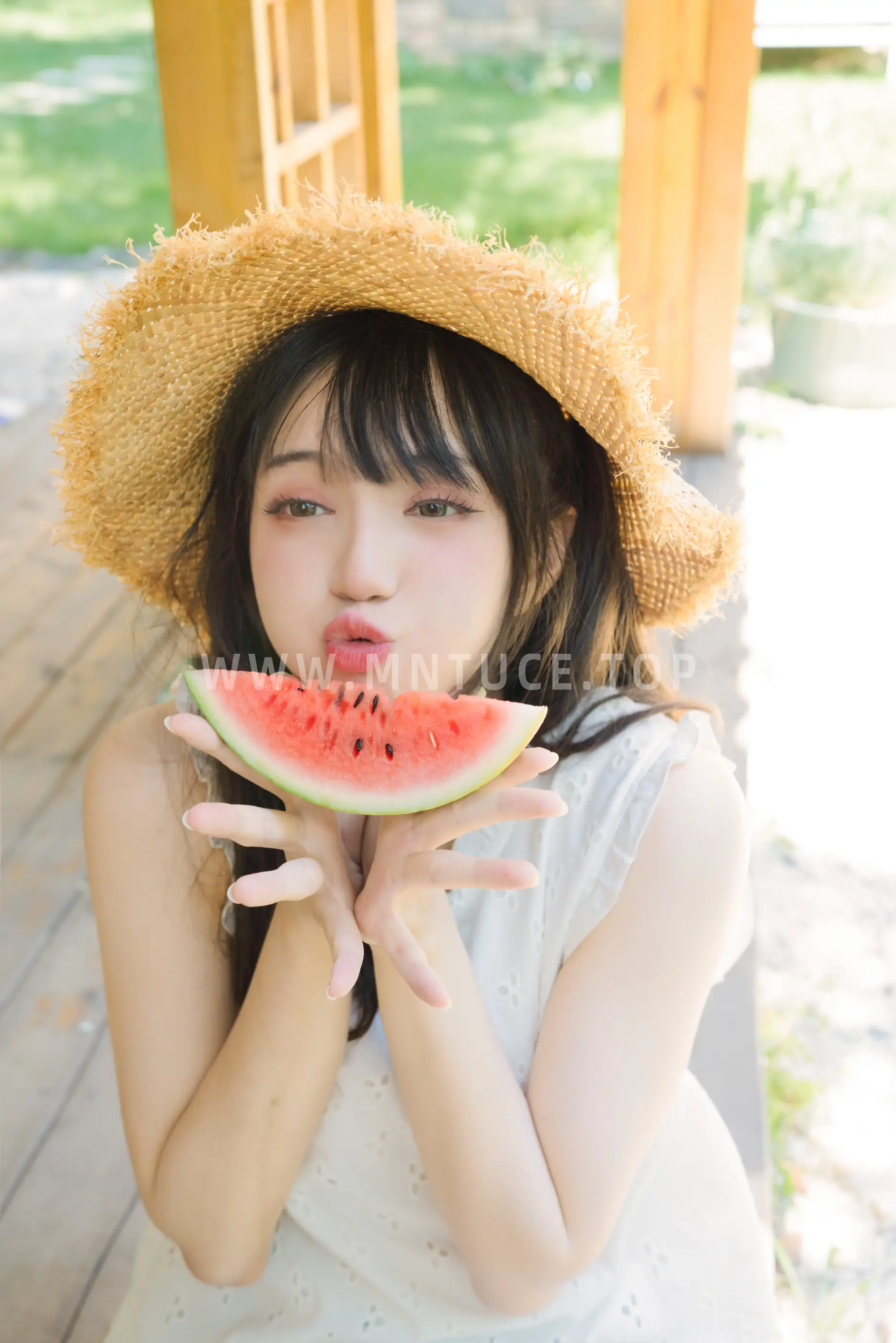 [YITUYU] 2022.09.05 Vol.1877 – Summer Girl and Watermelon Two plus six#[39P]-6