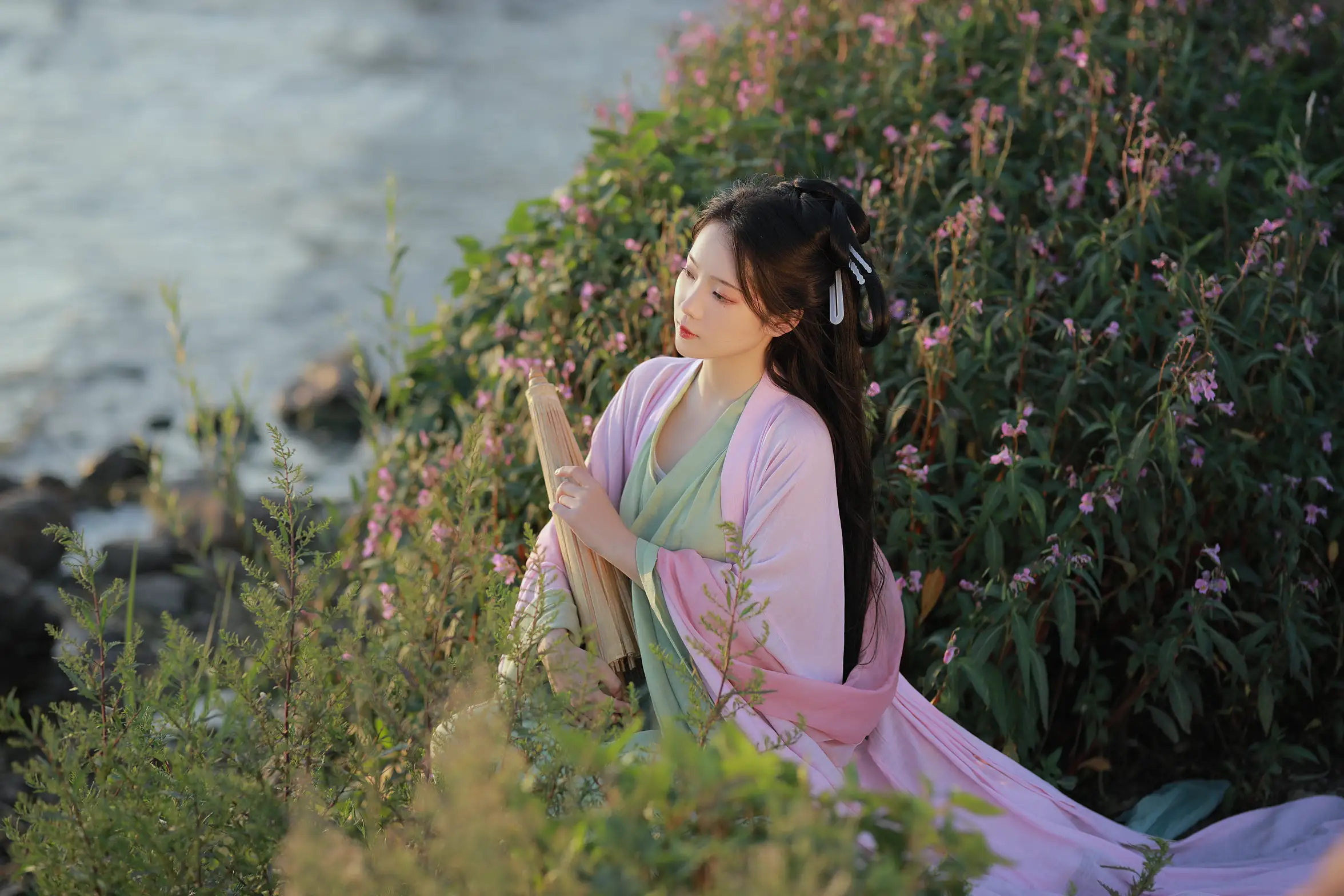 [YITUYU] 2022.08.30 Vol.1828 – The Color of Fireworks in the World The fallen flower man is independent#[33P]-2