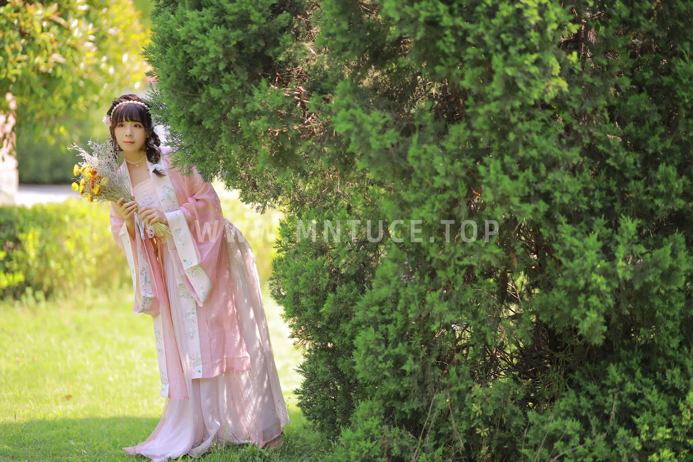 [YITUYU] 2022.08.20 Vol.1749 – Kiss the fragrance of flowers Suky likes soft and fluffy dumplings#[26P]-8