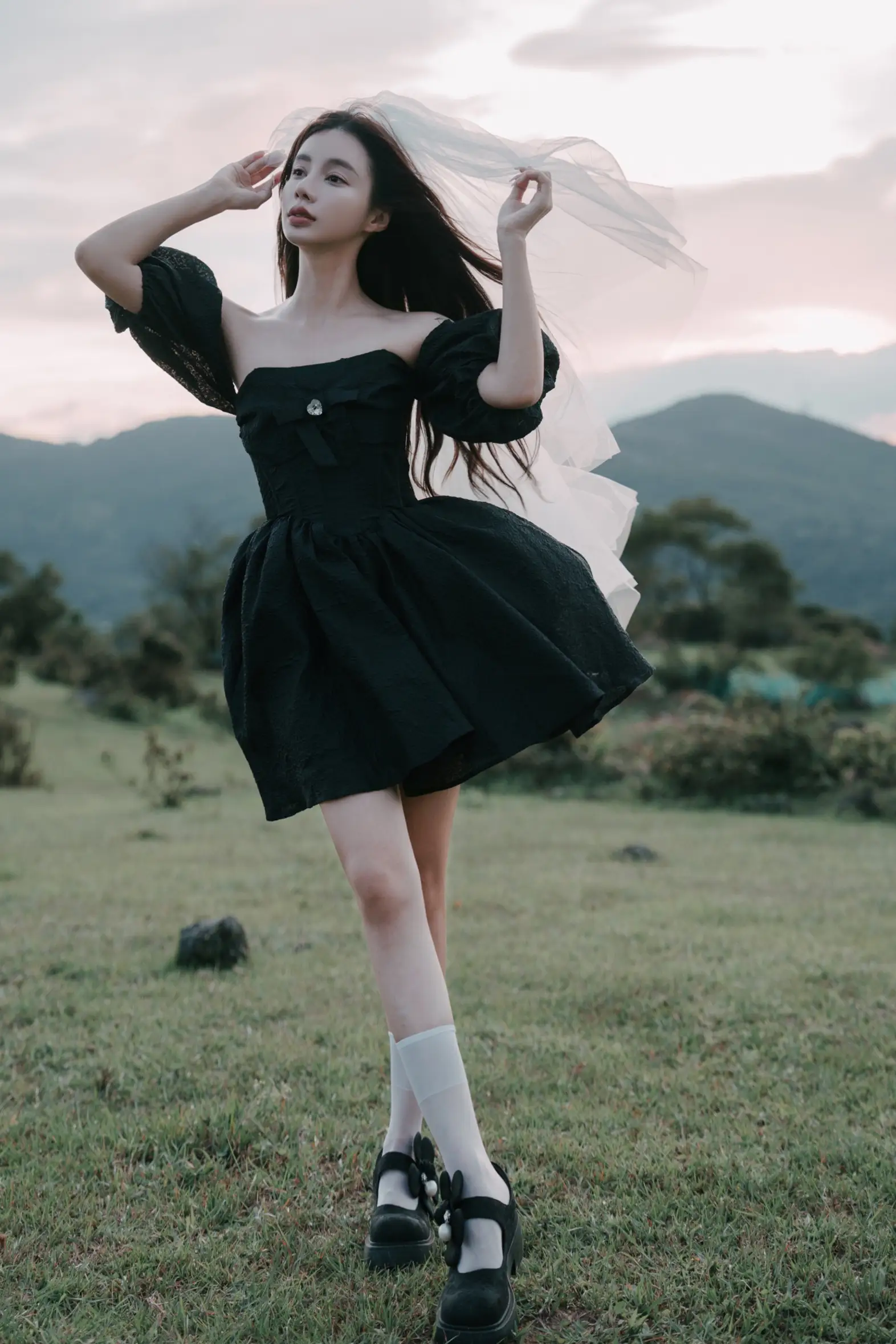 [YITUYU] 2022.09.16 Vol.1964 – Fading moment, black skirt and white gauze emotional film Classmate Shuwen#[39P]-2