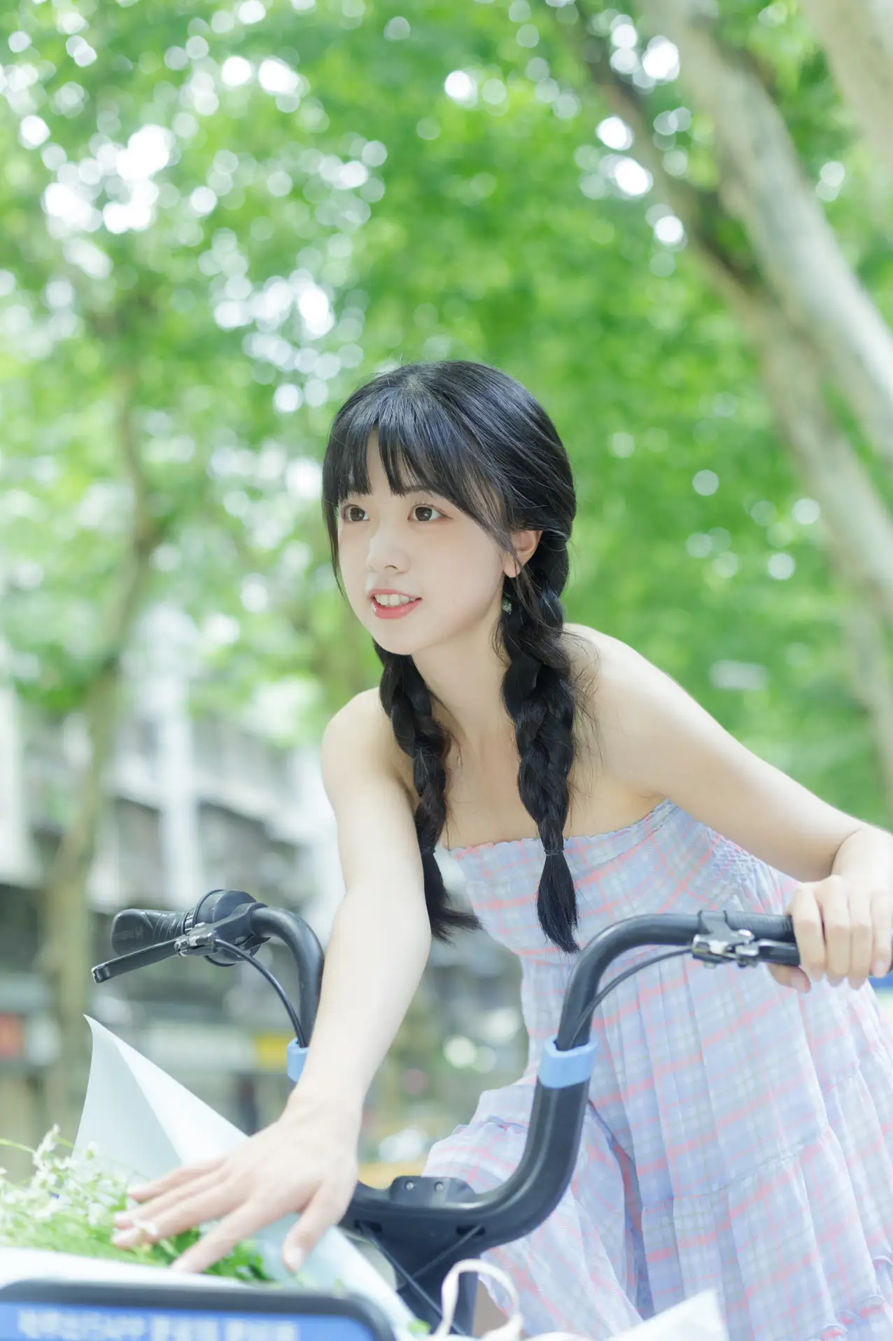 [YITUYU] 2022.08.12 Vol.1688 – Summer is the smell of chamomile Cute bubbles#[33P]-1
