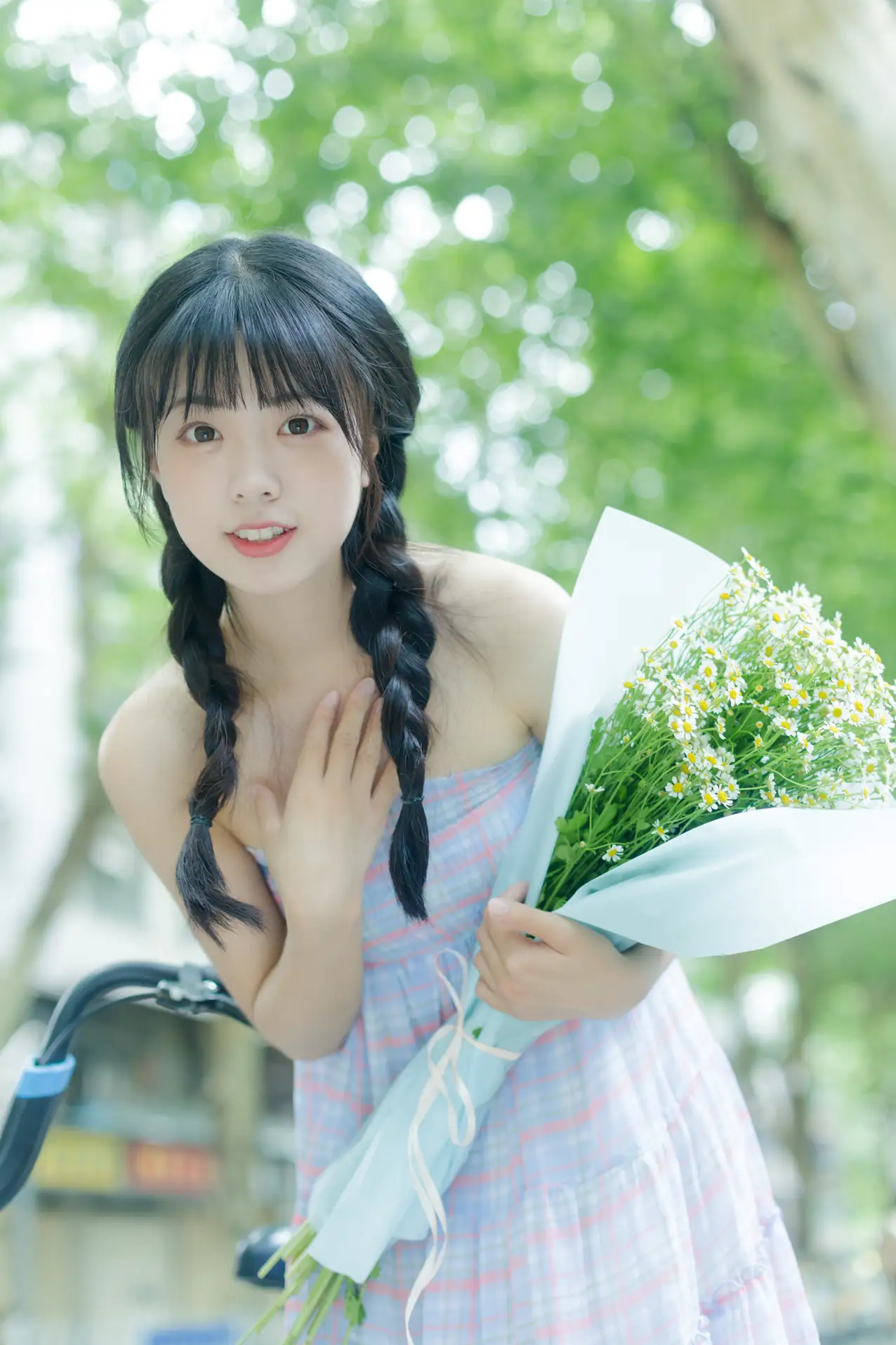[YITUYU] 2022.08.12 Vol.1688 – Summer is the smell of chamomile Cute bubbles#[33P]-1