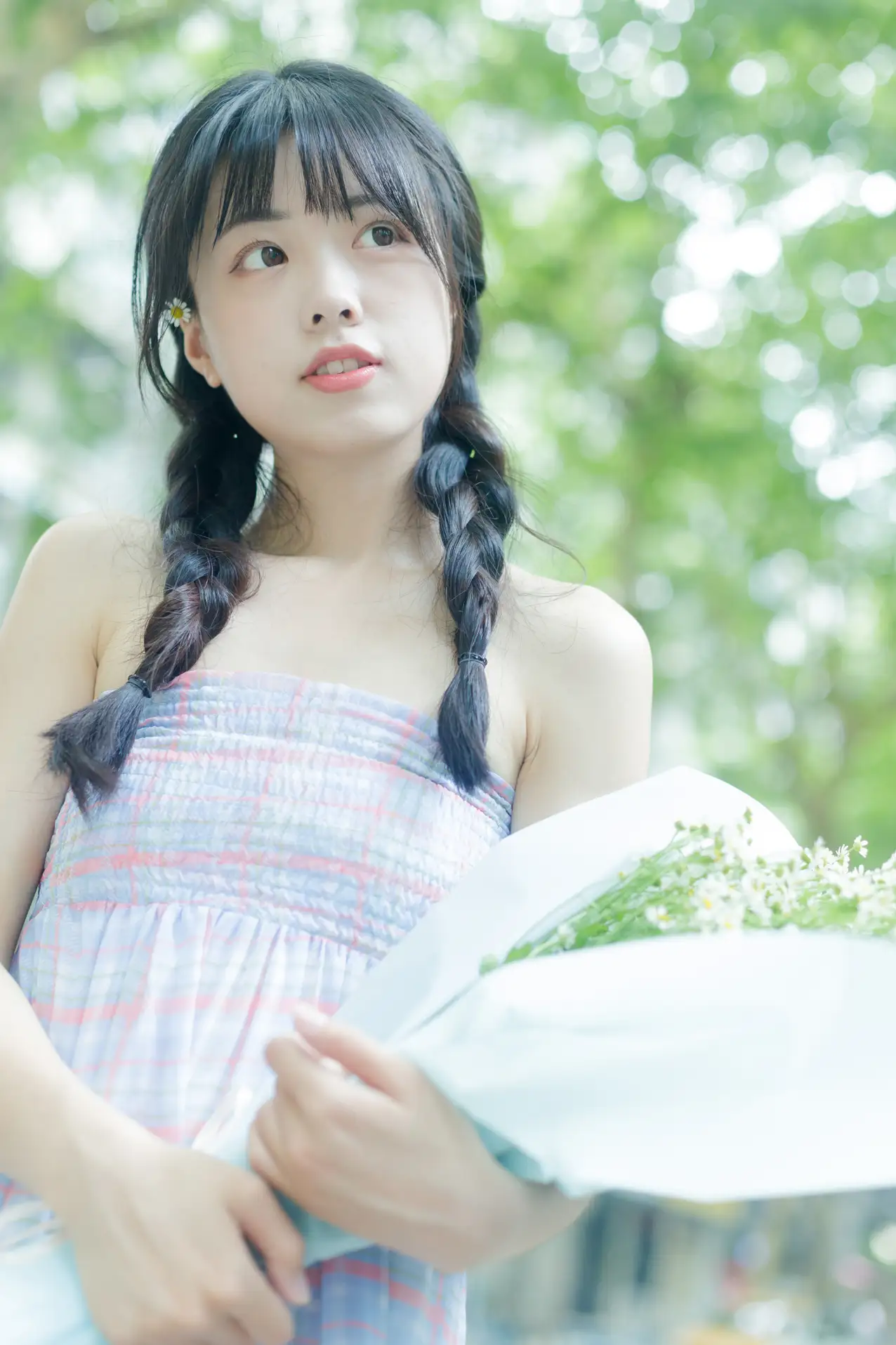 [YITUYU] 2022.08.12 Vol.1688 – Summer is the smell of chamomile Cute bubbles#[33P]-1