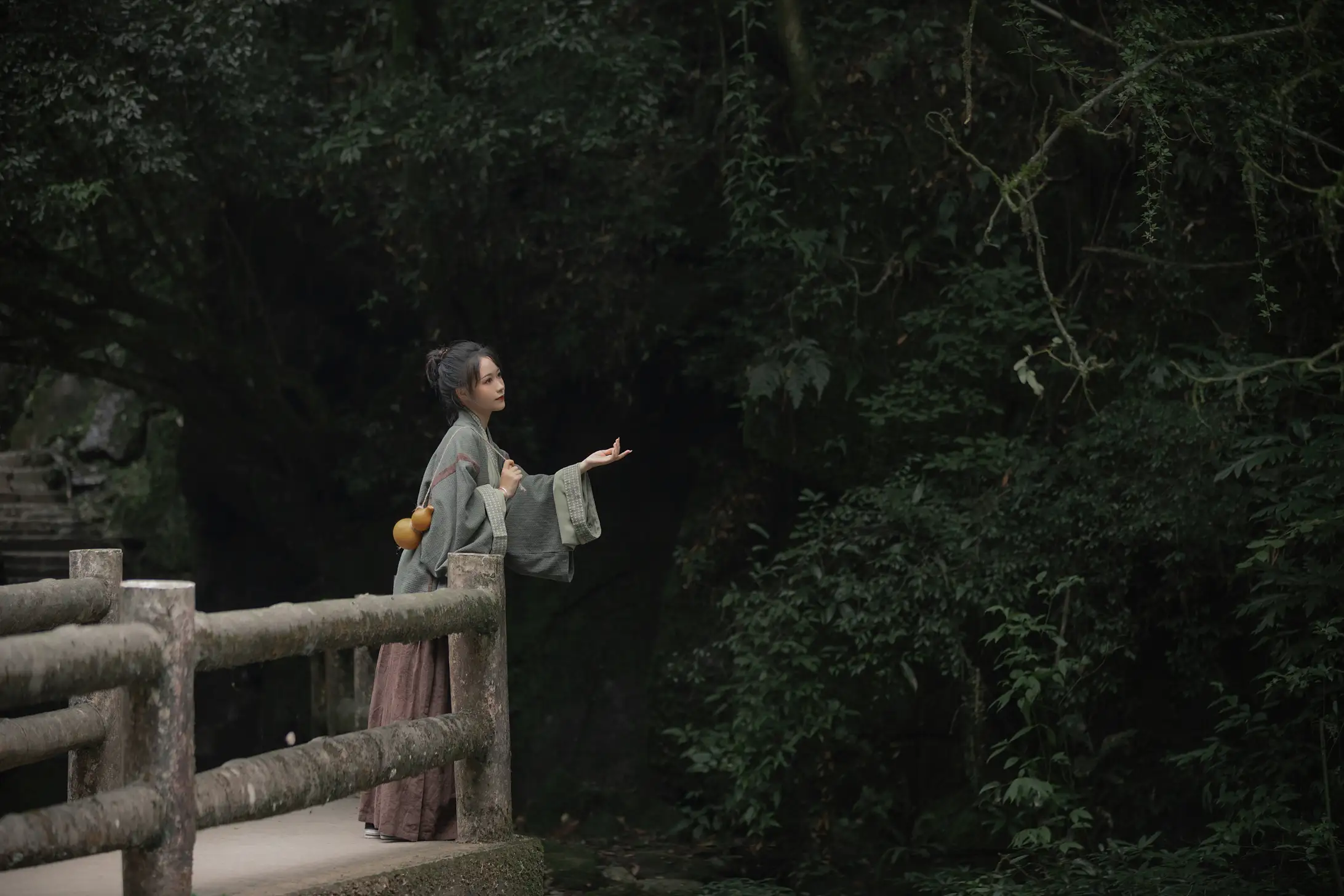 [YITUYU] 2022.08.13 Vol.1695 – Up the Mountain Li Yiyi#[38P]-1
