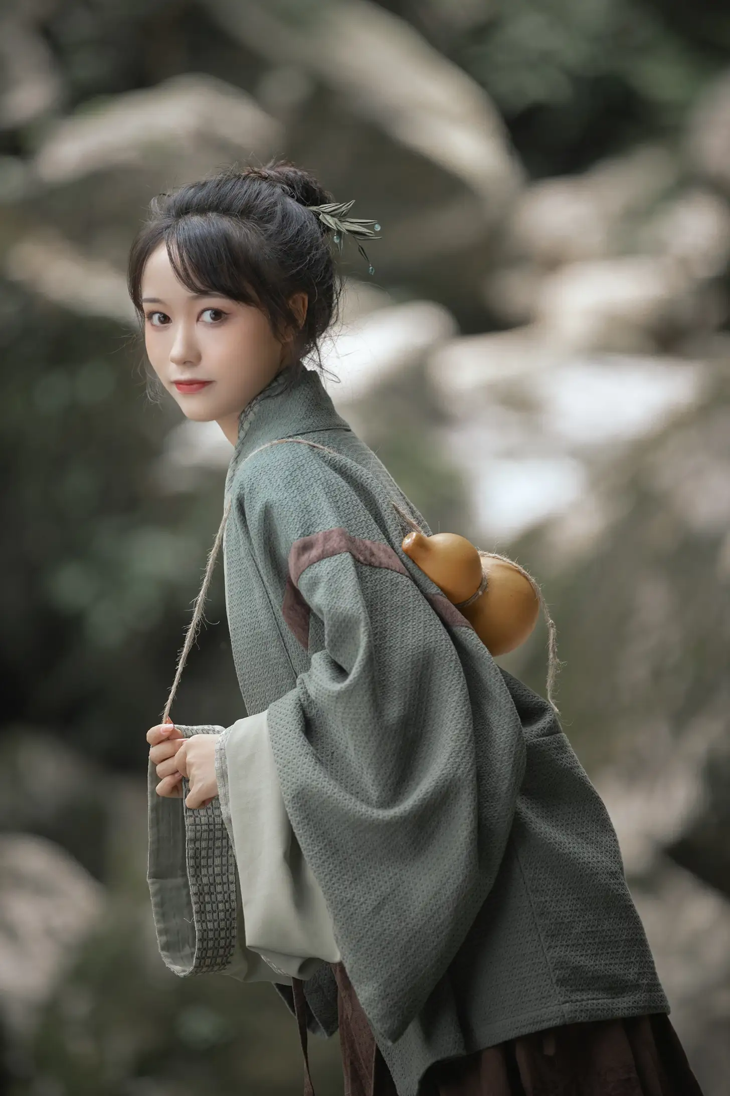 [YITUYU] 2022.08.13 Vol.1695 – Up the Mountain Li Yiyi#[38P]-5