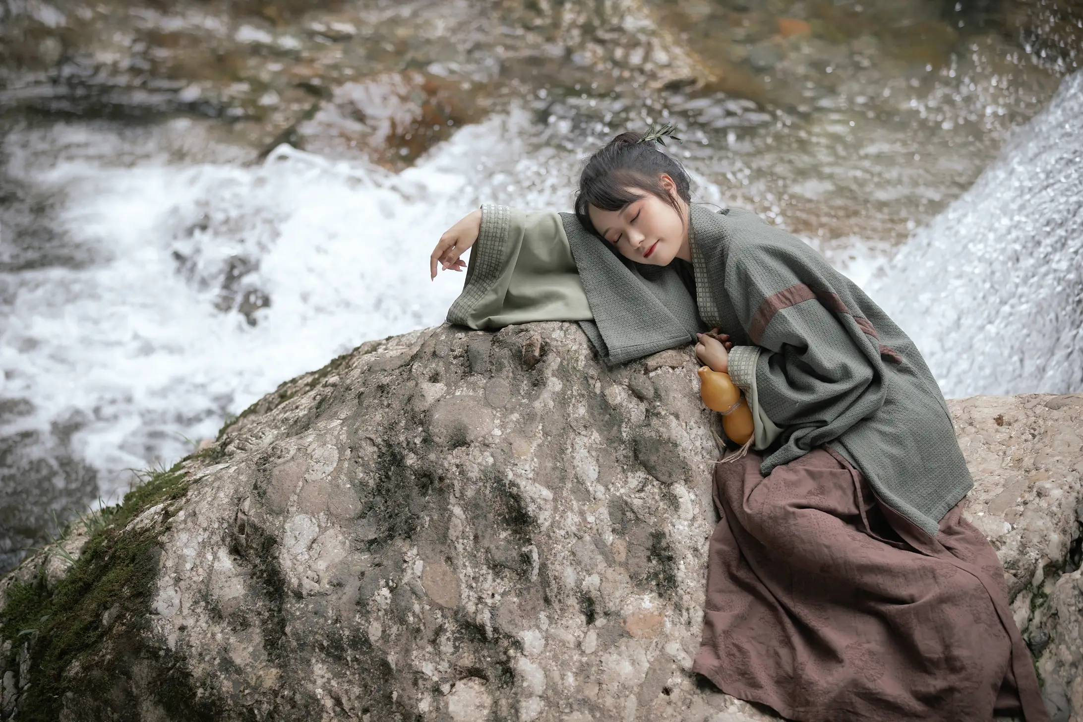 [YITUYU] 2022.08.13 Vol.1695 – Up the Mountain Li Yiyi#[38P]-1