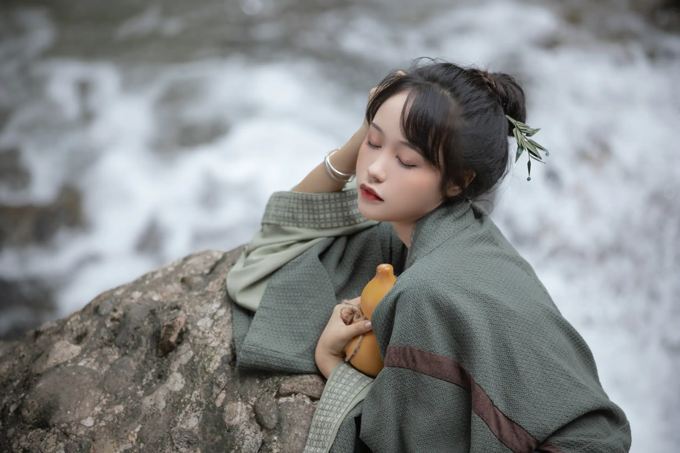 [YITUYU] 2022.08.13 Vol.1695 – Up the Mountain Li Yiyi#[38P]-2