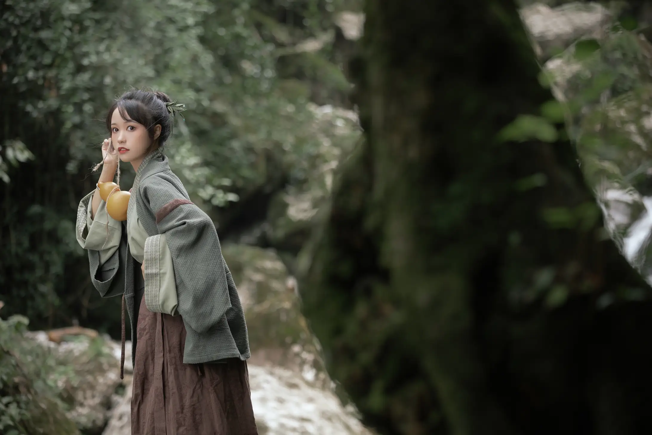 [YITUYU] 2022.08.13 Vol.1695 – Up the Mountain Li Yiyi#[38P]-5