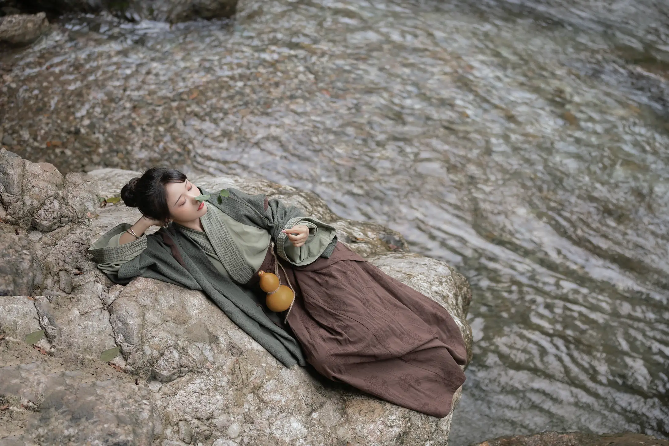 [YITUYU] 2022.08.13 Vol.1695 – Up the Mountain Li Yiyi#[38P]-8