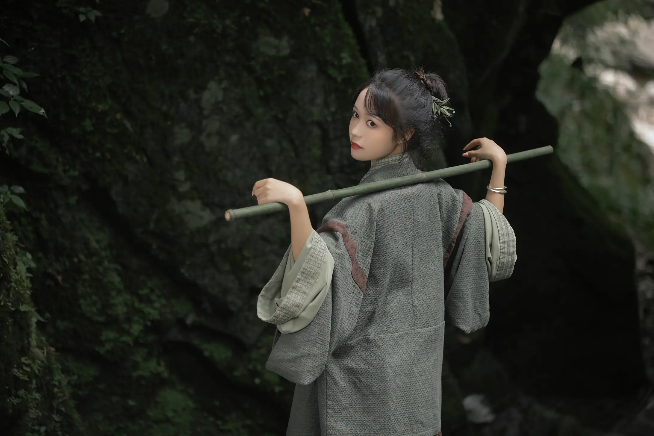 [YITUYU] 2022.08.13 Vol.1695 – Up the Mountain Li Yiyi#[38P]-2