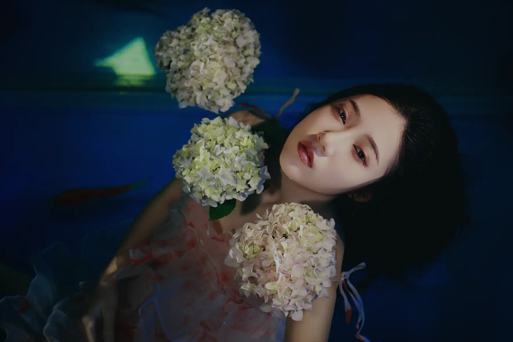 [YITUYU] 2022.08.27 Vol.1806 – Some people like blue Awan#[45P]-1