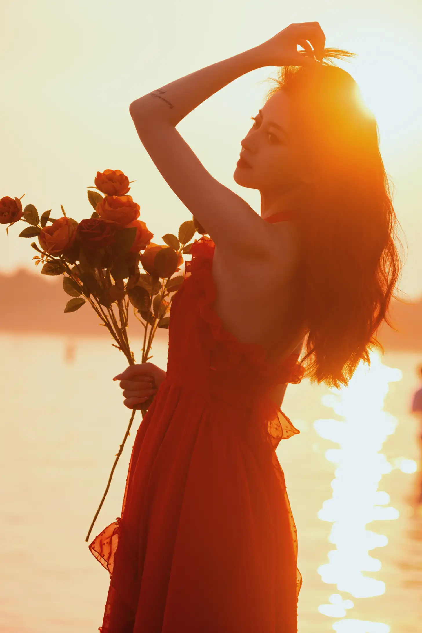 [YITUYU] 2022.09.02 Vol.1849 – Sunset at the seaside and girl in red dress Yixuan-#[33P]-2