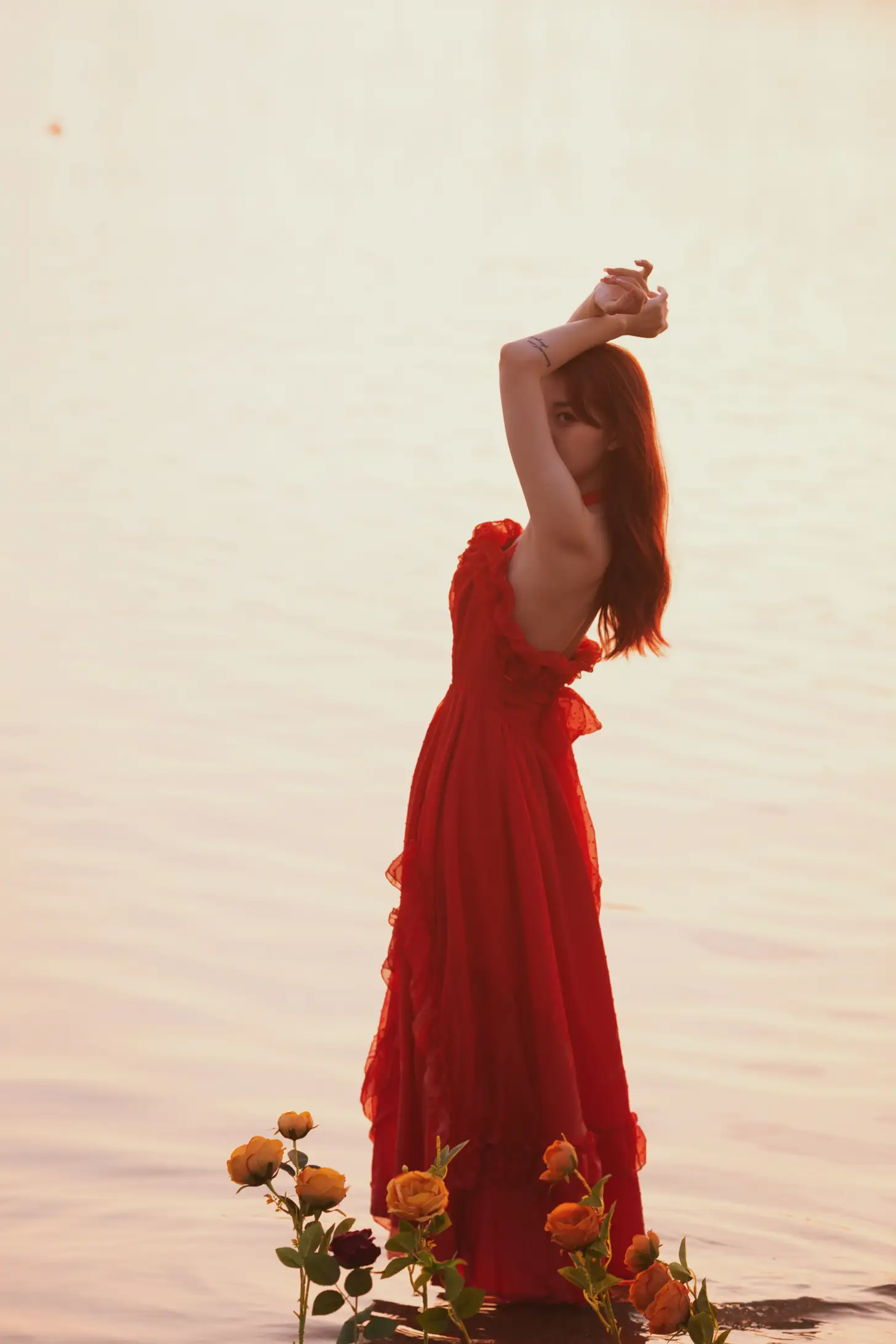 [YITUYU] 2022.09.02 Vol.1849 – Sunset at the seaside and girl in red dress Yixuan-#[33P]-1