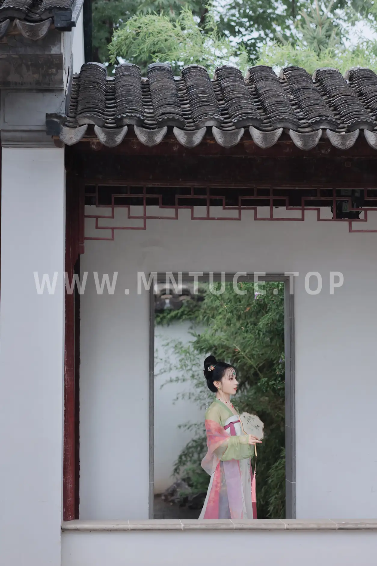 [YITUYU] 2022.11.19 Vol.2479 – Yurun Courtyard That year Jiang dipped into the moon#[33P]-4
