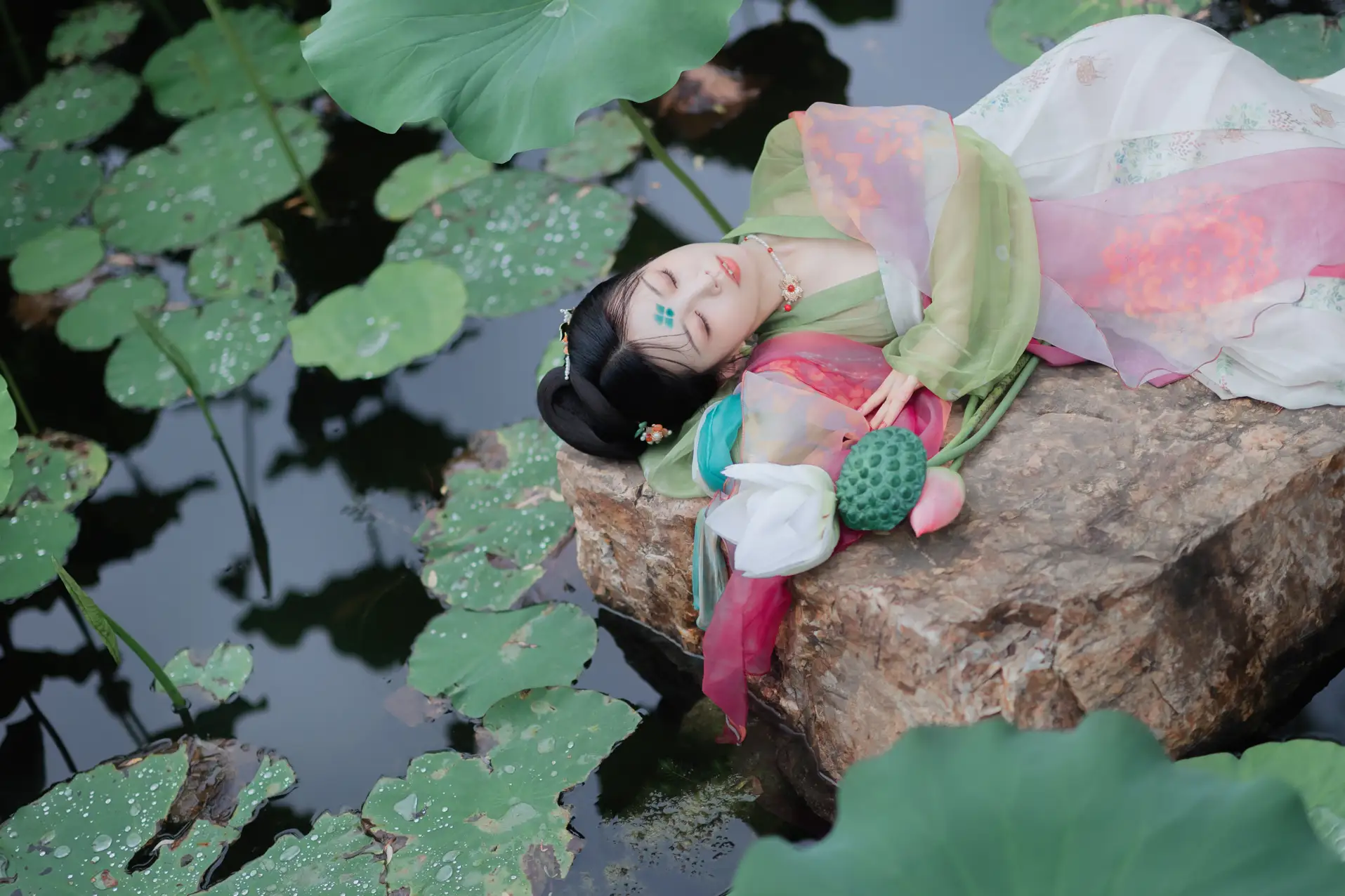[YITUYU] 2022.11.19 Vol.2479 – Yurun Courtyard That year Jiang dipped into the moon#[33P]-3