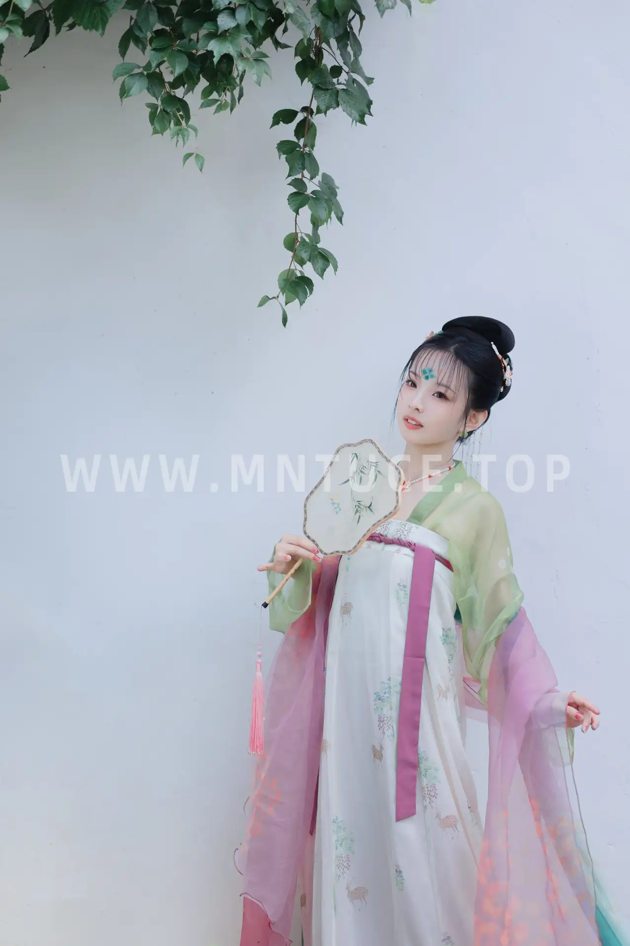 [YITUYU] 2022.11.19 Vol.2479 – Yurun Courtyard That year Jiang dipped into the moon#[33P]-8